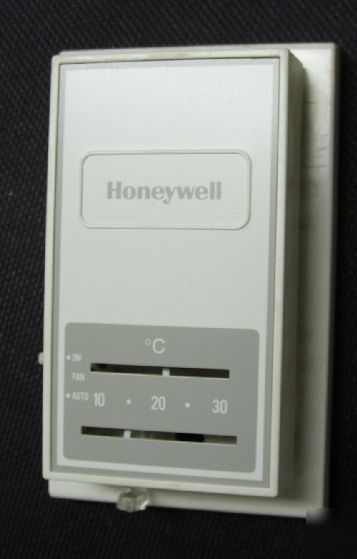 New honeywell heating thermostat T834H 1074 in box