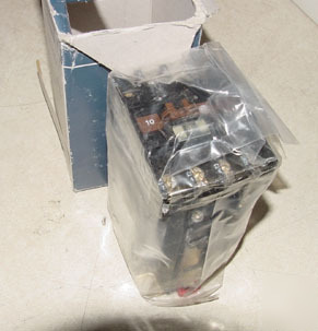 New telemecanique motor contactor LP1D163 in box