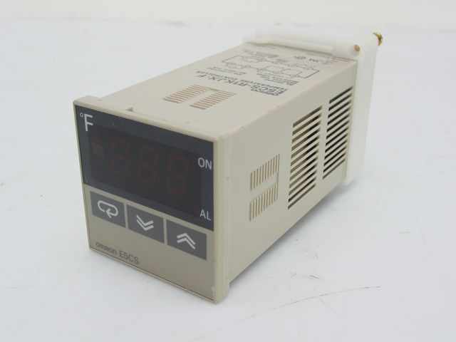 Omron E5CS-R1JX-f temperature controller