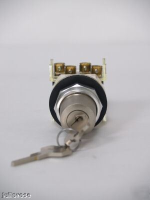 Allen-bradley 800T-H33B 2-pos. keyed selector switch