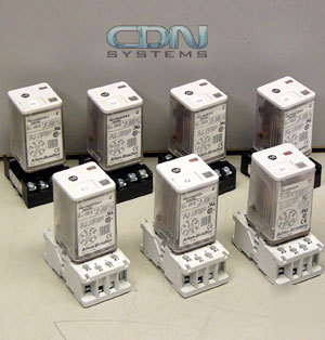 7 allen-bradley relays with bases 24VDC 10A 700-HA32Z24