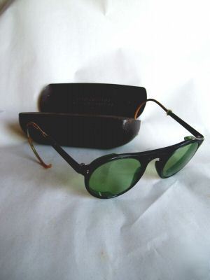 Antique vintage goggle glasses in orig. metal case 