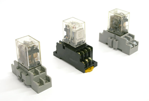 Lot of 3 omron cube relays 1Y2/MY4N w/socket board