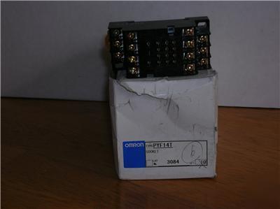 Omron PYF14T 14 pin relay base 