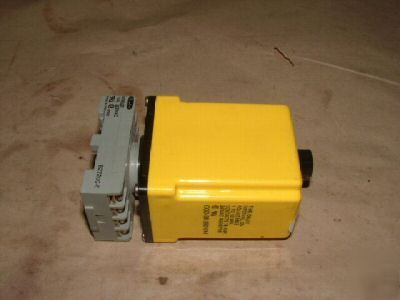 P&b time delay relay delay on interval cgd-38-39010M