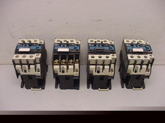 4 telemecanique contactors LC1 D3210 3P 50A 600VAC 120V