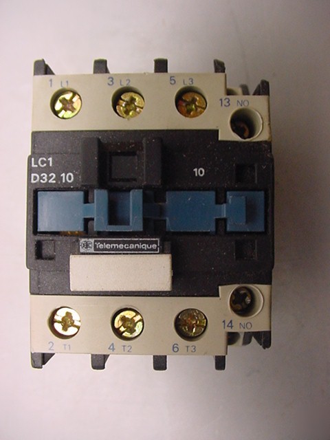 4 telemecanique contactors LC1 D3210 3P 50A 600VAC 120V