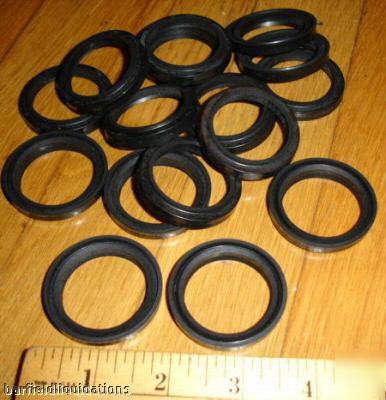 Lot of 17 rubber seals 