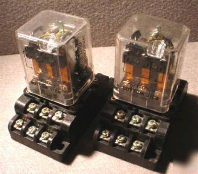 2 omron relay s with 3 circuits common no nc with base 
