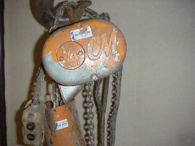 C m 1/4 ton electric chain hoist w/pendent 32 fpm 3 ph 