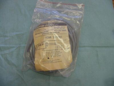 New baumer electric fzam-18P1005 proximity switch, <