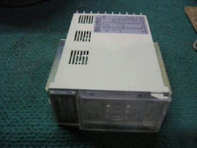 Omron E5E3 temp controller 5A 120VAC resistive load