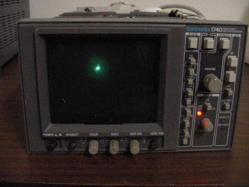 Tektronix 1740 waveform / vector monitor for parts/rep