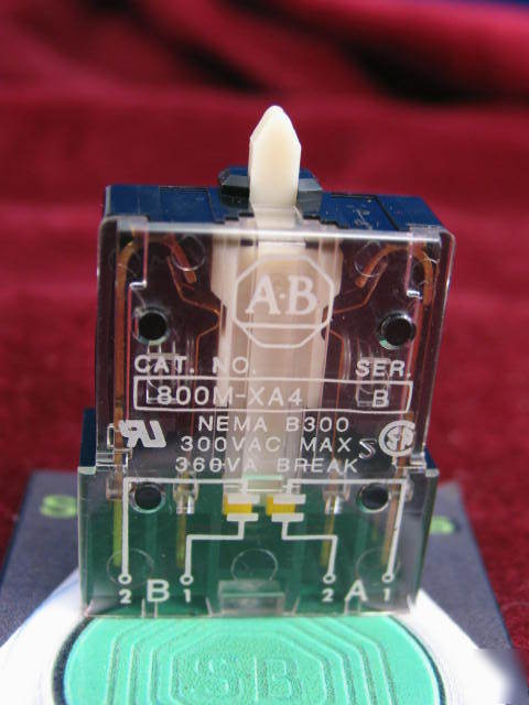 800M-XA4 /b allen bradley ........... contact block 