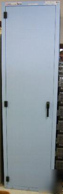 Eia enclosed rack cabinet