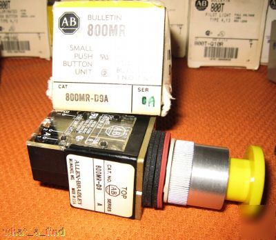 New allen bradley 800MR-D9 push button small yellow