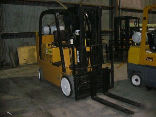 Caterpillar 8000 lb mdl. TD80 fork lift lpg w/ forks