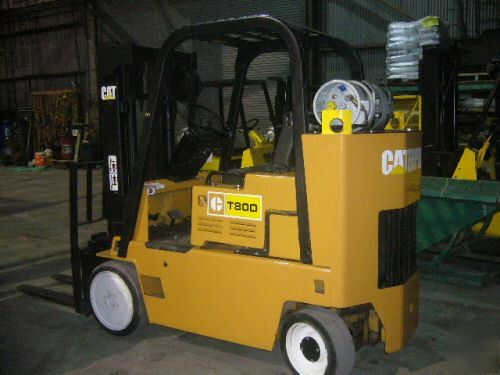 Caterpillar 8000 lb mdl. TD80 fork lift lpg w/ forks