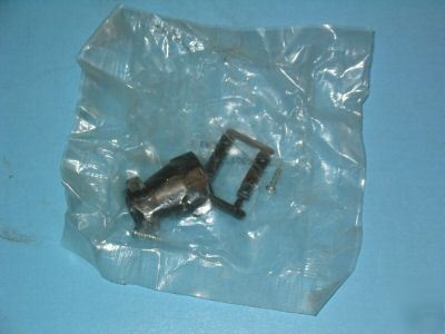 Amp circular plastic cable clamp 206070-1 lot of 50 pcs