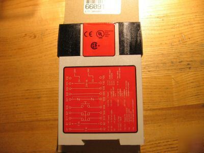 Banner emergency stop safety module es-ua-5A 66091