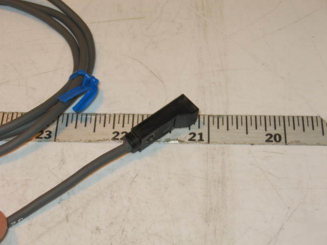 New omron inductive proximity sensor E2S-Q21