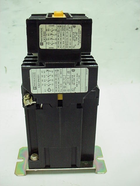 New telemecanique CA2-DN231 contactor 24VDC coil 10 amp