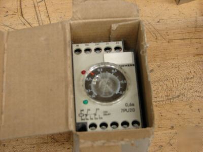 Siemens timing relay 7PU20-40-0BB33