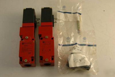 2 telemecanique switch interlock safety XCKJ5986FOH4 