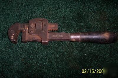 Pipe wrencn 10