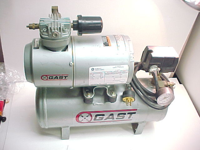 Gast 5Z672 oilless air compressor