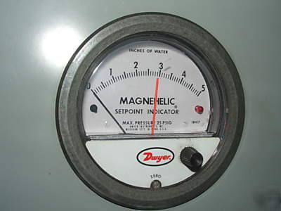 Magnehelic differential pressure gauge in hoffman box