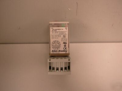 Allen bradley relay 700-HA33Z24-1-4 24V w/ skt