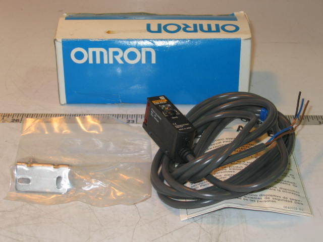 Omron diffuse reflective photoelectric sensor E3S-AD31
