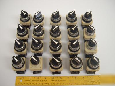 Lot of 20 fuji electric 2 position switch AH30-P2