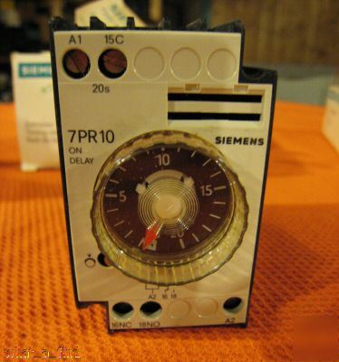 New siemens timing relay 7PR1040-7AM10 220 v 20 sec 