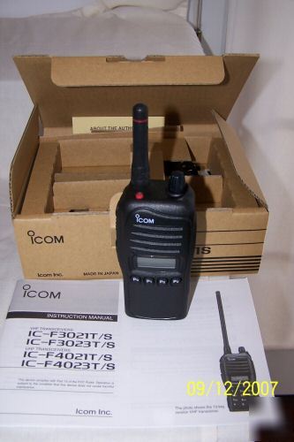 Icom f 4021 uhf portable with bc-160 rapid chrgr 