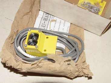 New banner photoelectric sensor in box SMA812LV