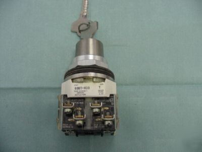 Allen bradley 800T-H33 keyed selector switch w/2 keys <