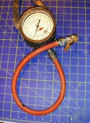 Used gmp c pressure testing gauge 0-12PSI leather case