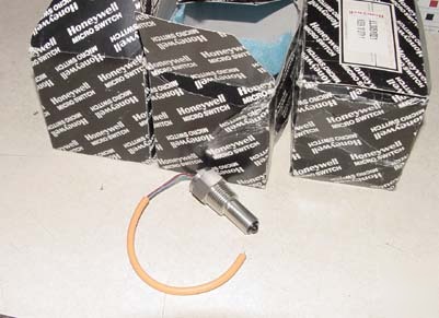 New 3PC honeywell sensor LL3051021 in box