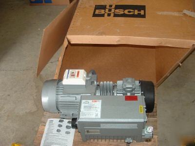 New busch vacuum pump R5 - RC0100.E506.1102 on crate