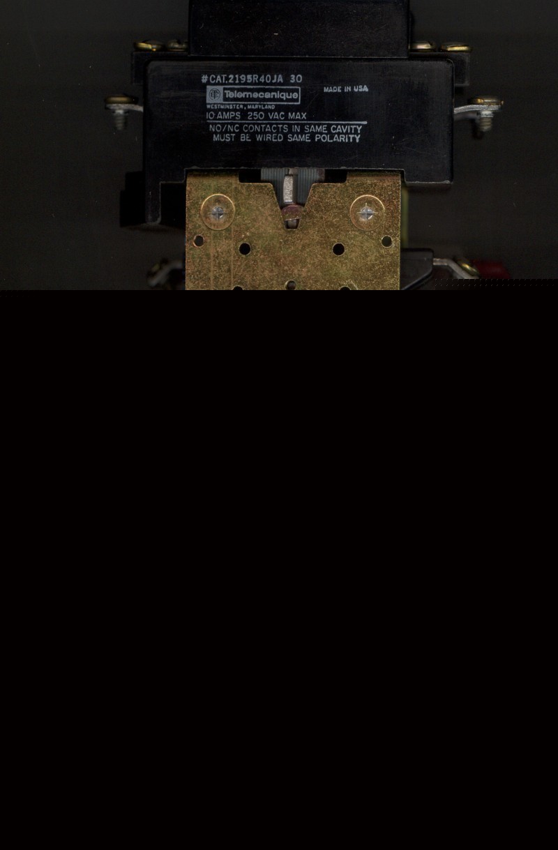 Telemecanique relay 2195R40JA-30 4 pole