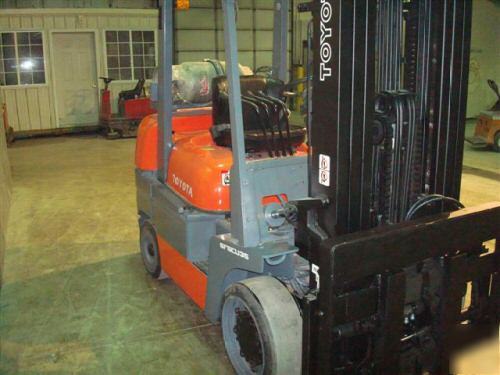 Toyota 8,000 lb forklift 8000 lb fork lift - side shift