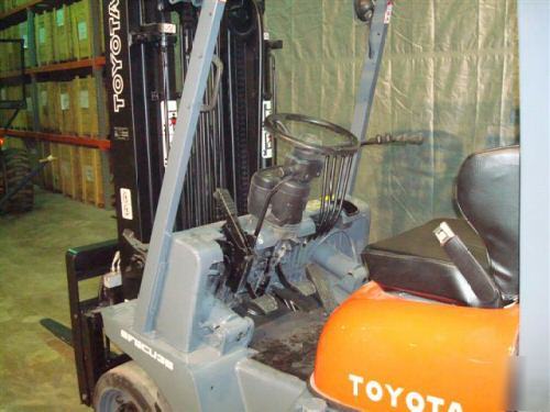 Toyota 8,000 lb forklift 8000 lb fork lift - side shift