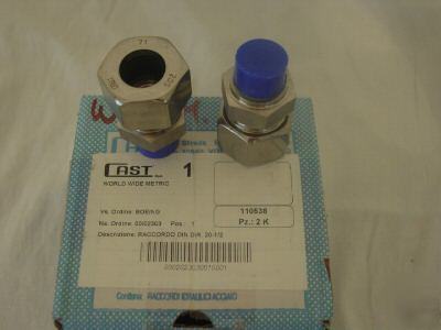 2 cast world wide metric p/n 110538 connectors 