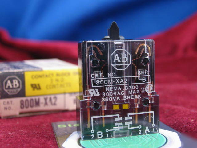 800M-XA2 /b allen bradley ........... contact block 