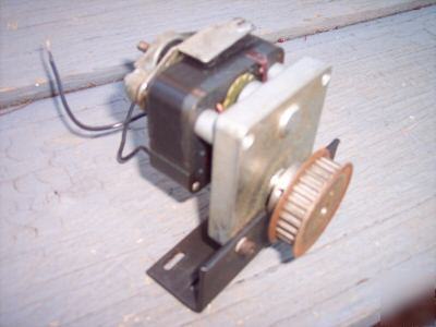 Dayton gear motor 3M257 115 vac 25 rpm w/brake