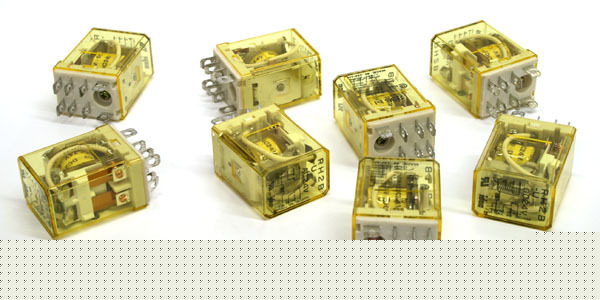 Lot of 8 idec-u 24V dc general purpose cube relay