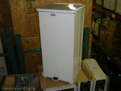 New united receptacle ST24E fire-proof waste can white 