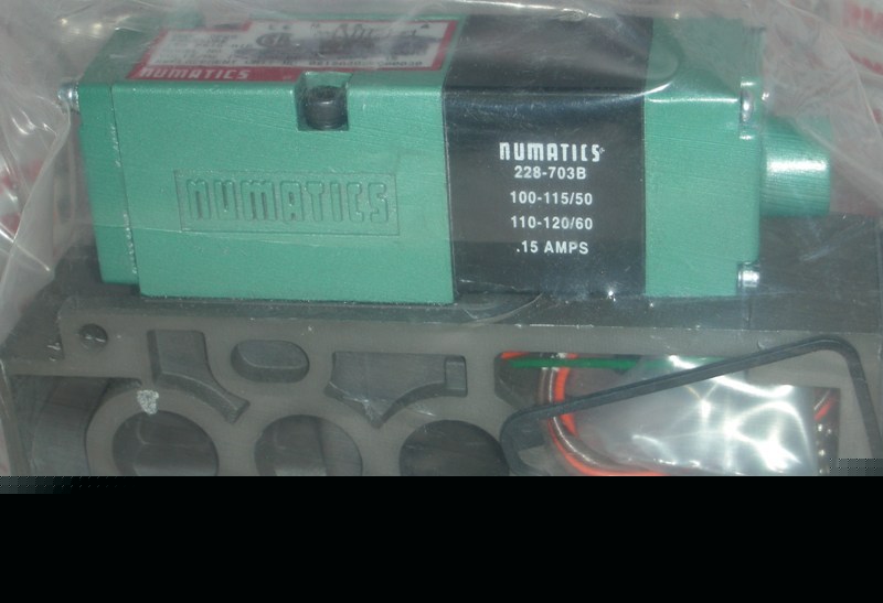 Numatics solenoid 082SA415K000030 solenoid and manifold